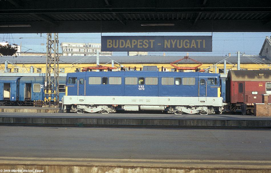 http://www.eisenbahnhobby.de/Budapest/254-9_V43-1373_Bp-Nyugati_19-9-89_S.JPG