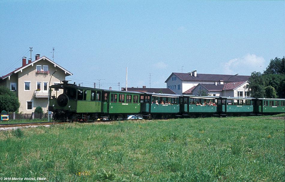 http://www.eisenbahnhobby.de/Chiemgau/71-40_Chiemseebahn_Krss1813_Prien_3-8-77_S.JPG