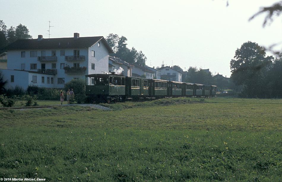 http://www.eisenbahnhobby.de/Chiemgau/73-37_Chiemseebahn_Krauss1813_Stock_6-8-77_S.JPG