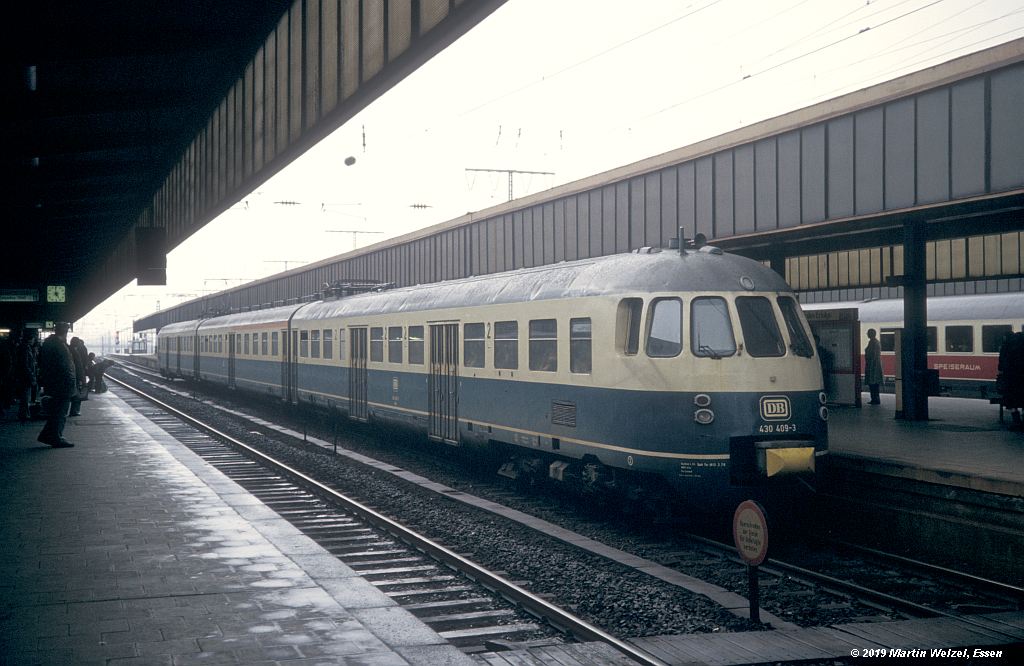 http://www.eisenbahnhobby.de/Essen/147-13_430409_EssenHbf_1980-04-08_S.jpg