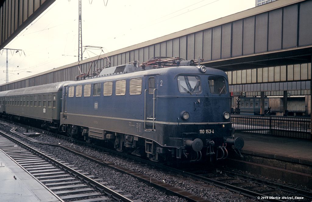 http://www.eisenbahnhobby.de/Essen/147-17_110153_EssenHbf_1980-04-08_S.jpg
