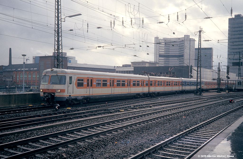 http://www.eisenbahnhobby.de/Essen/147-18_420622_EssenHbf_1980-04-08_S.jpg