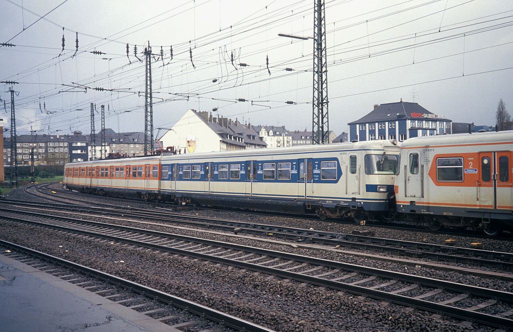 http://www.eisenbahnhobby.de/Essen/147-19_420122_EssenHbf_1980-04-08_S.jpg
