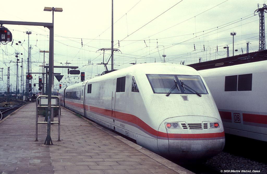 http://www.eisenbahnhobby.de/Frankfurt/295-48_401582_Frankfurt-M-Hbf_1996-09-18_S.jpg