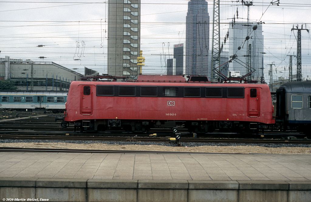 http://www.eisenbahnhobby.de/Frankfurt/296-20_140042_Frankfurt-M-Hbf_1996-09-18_S.jpg