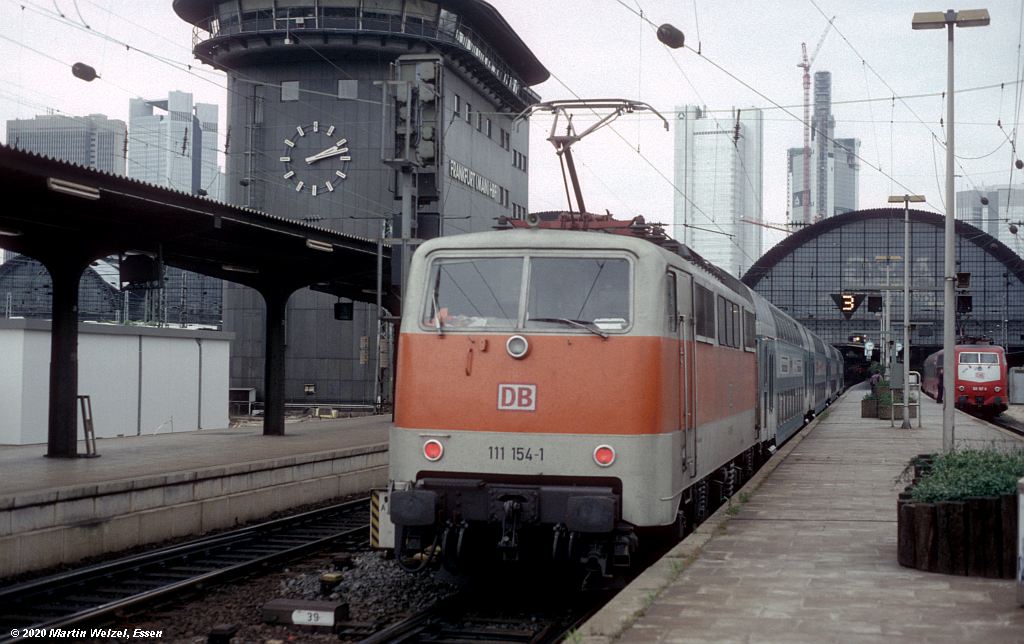 http://www.eisenbahnhobby.de/Frankfurt/296-7_111154_Frankfurt-M-Hbf_1996-09-18_S.jpg
