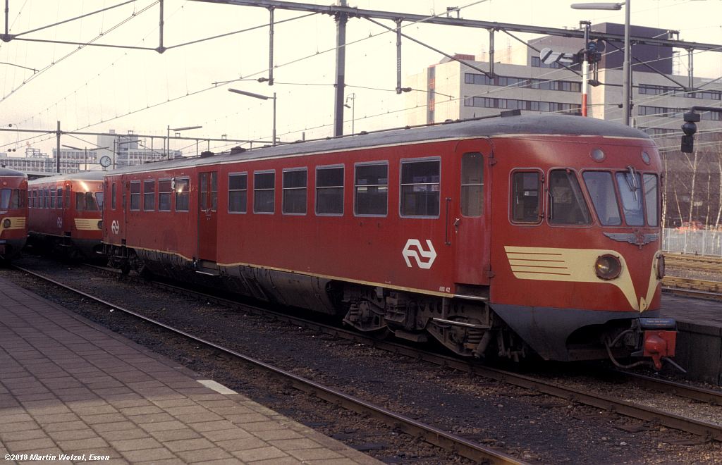 http://www.eisenbahnhobby.de/Holland/142-13_ABD42_Heerlen_1980-01-27_S.jpg