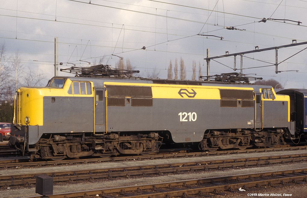 http://www.eisenbahnhobby.de/Holland/142-15_1210_Heerlen_1980-01-27_S.jpg