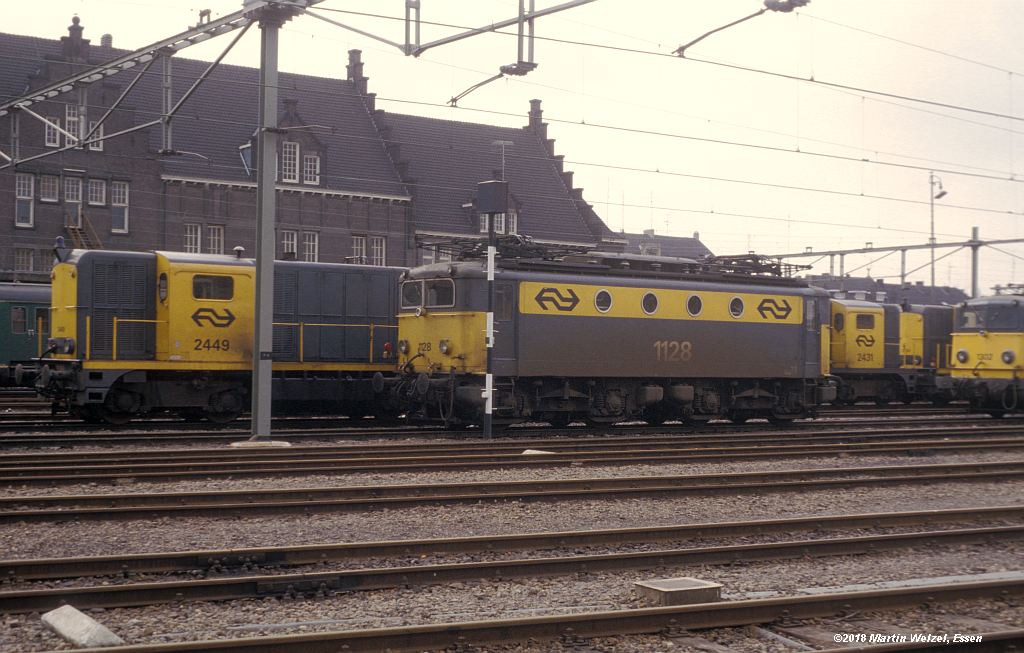http://www.eisenbahnhobby.de/Holland/142-36_2449-1128_Maastricht_1980-01-27_S.jpg