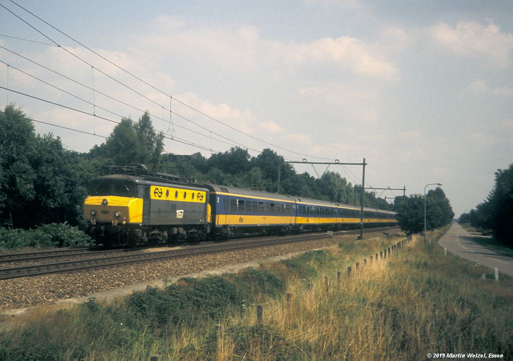 http://www.eisenbahnhobby.de/Holland/252-16_1157_America_1989-07-27_S.jpg