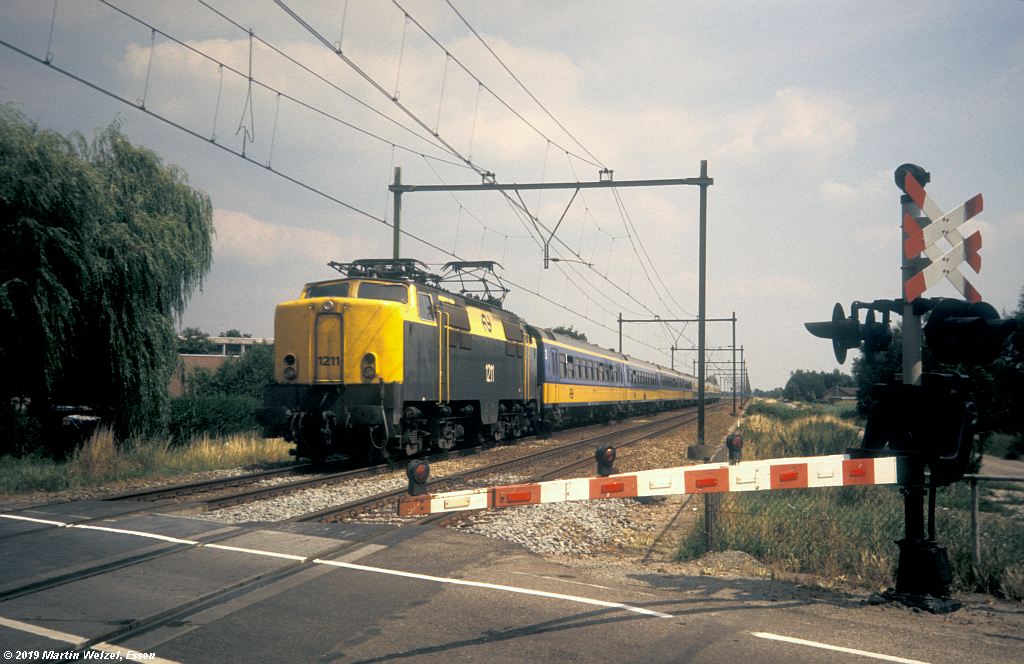 http://www.eisenbahnhobby.de/Holland/252-19_1211_America_1989-07-27_S.jpg