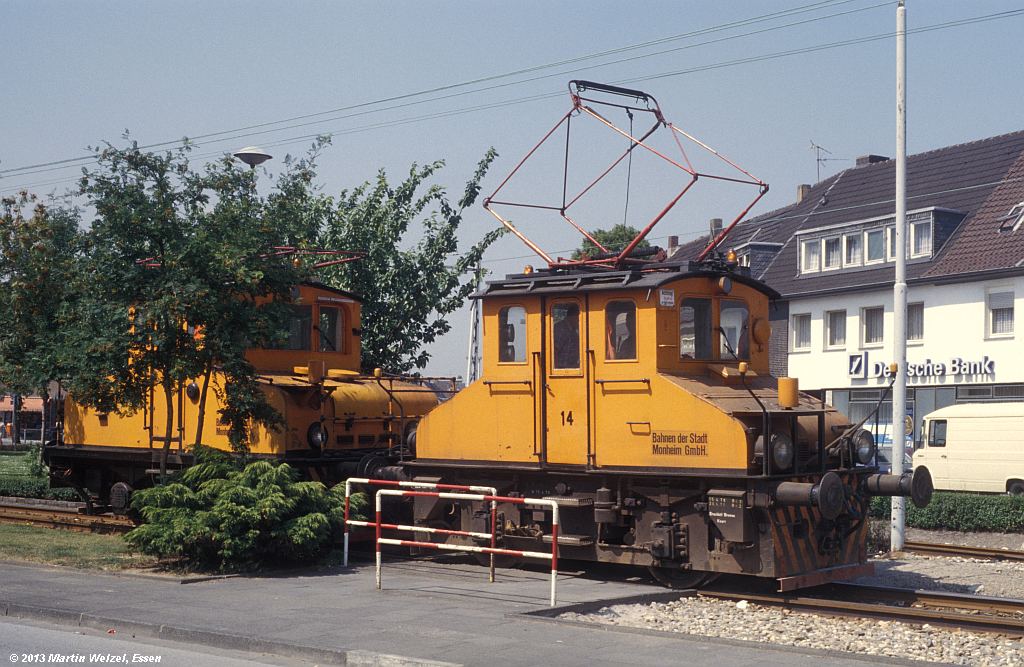 http://www.eisenbahnhobby.de/Monheim/127-32_BSM14_Monheim-Dreieck_4-7-79_S.jpg