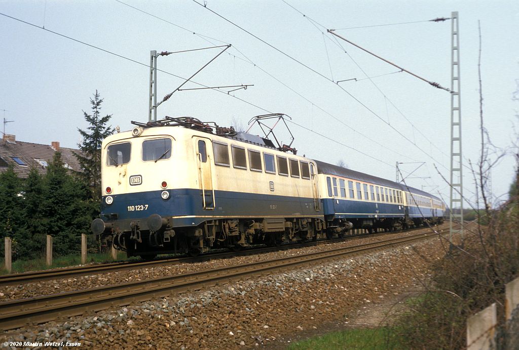 http://www.eisenbahnhobby.de/Muenster/231-41_110123_Haltern_1985-04-21_S.jpg