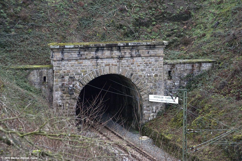http://www.eisenbahnhobby.de/Ratingen/Z16074_Tunnelportal_Hoesel_7-1-16.jpg