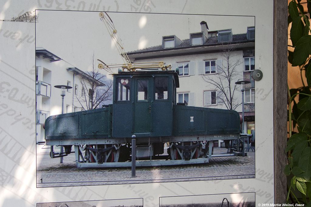 http://www.eisenbahnhobby.de/fs/Z28919_TramviaLanaBurgstall-LokII_Lana-Johann-Tribus-Platz_1998-11-xx.jpg