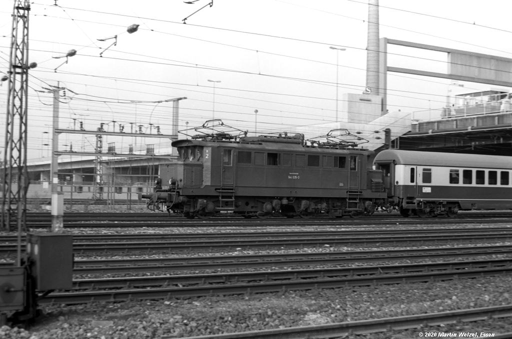 http://www.eisenbahnhobby.de/muenchen/SW373-24_144035_Muenchen-Donnersbergerbruecke_1973-08-24_S.jpg