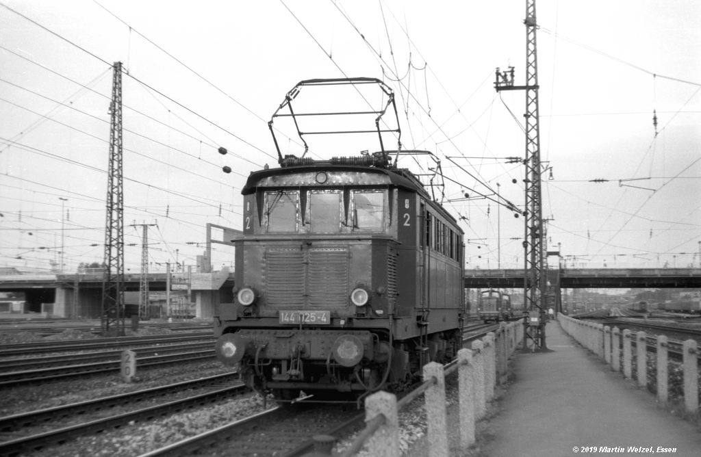 http://www.eisenbahnhobby.de/muenchen/SW376-70_144025_Muenchen-Donnersbergerbruecke_1973-08-08_S.jpg