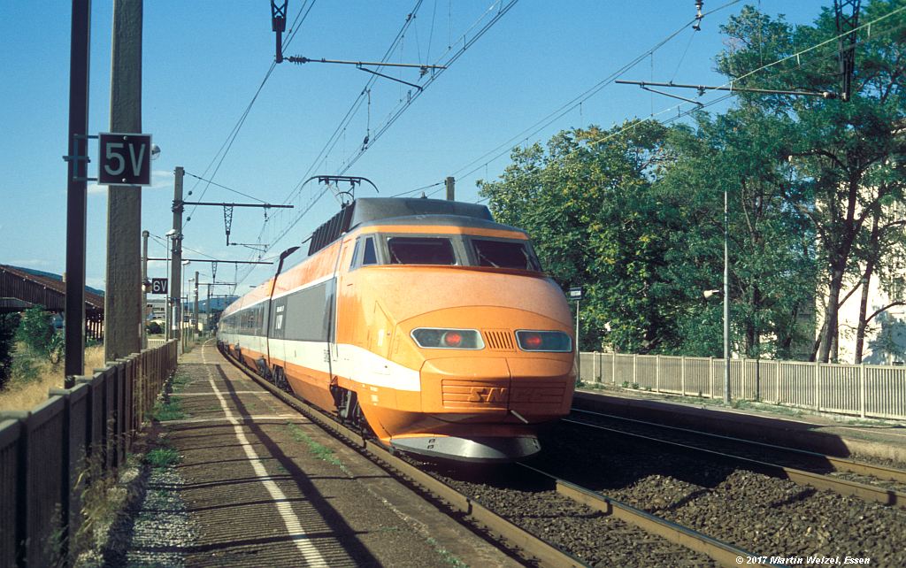 http://www.eisenbahnhobby.de/sncf/367-49_TGV23022_Frontignan_6-7-99_S.jpg
