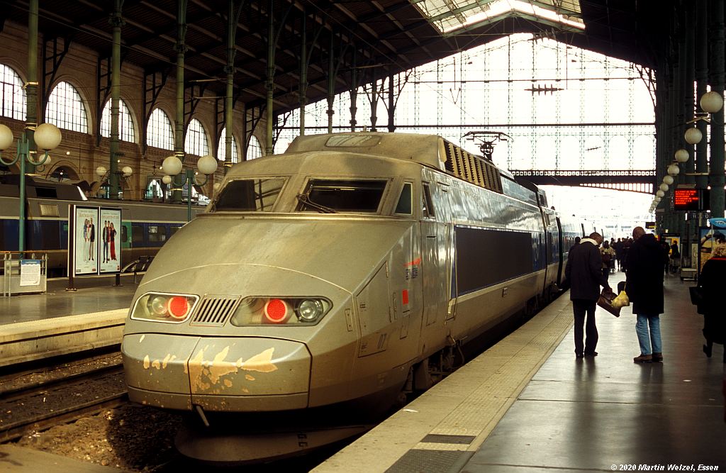 http://www.eisenbahnhobby.de/sncf/677-3_TGV23014_Paris-Nord_2005-02-21_S.jpg