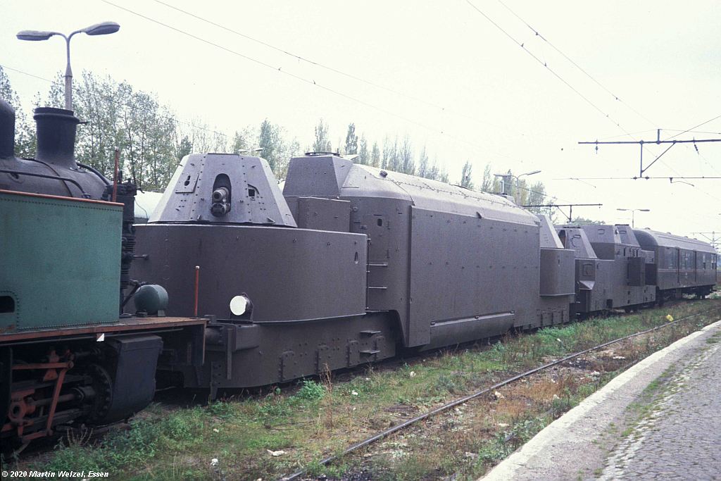 https://www.eisenbahnhobby.de/warschau/264-20_WR550D_Warszawa-Glowna_17.10.91_S.jpg